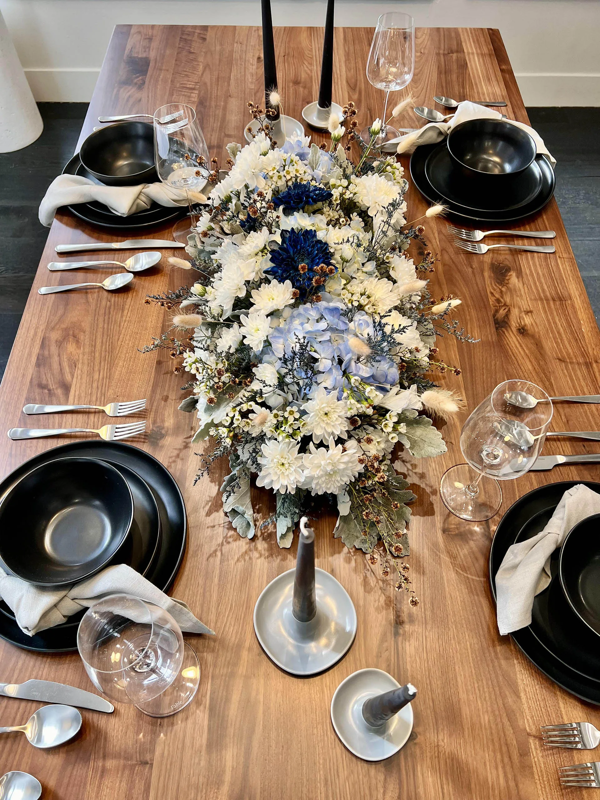 Custom table floral centerpiece in wooden box – Blue & White theme