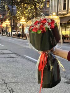 Buy lovely Valentine's Bouquet in Vancouver