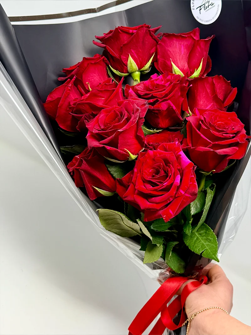 Red Rose Bouquet – Simple Wrapping red rose bouquet with simple elegant wrapping